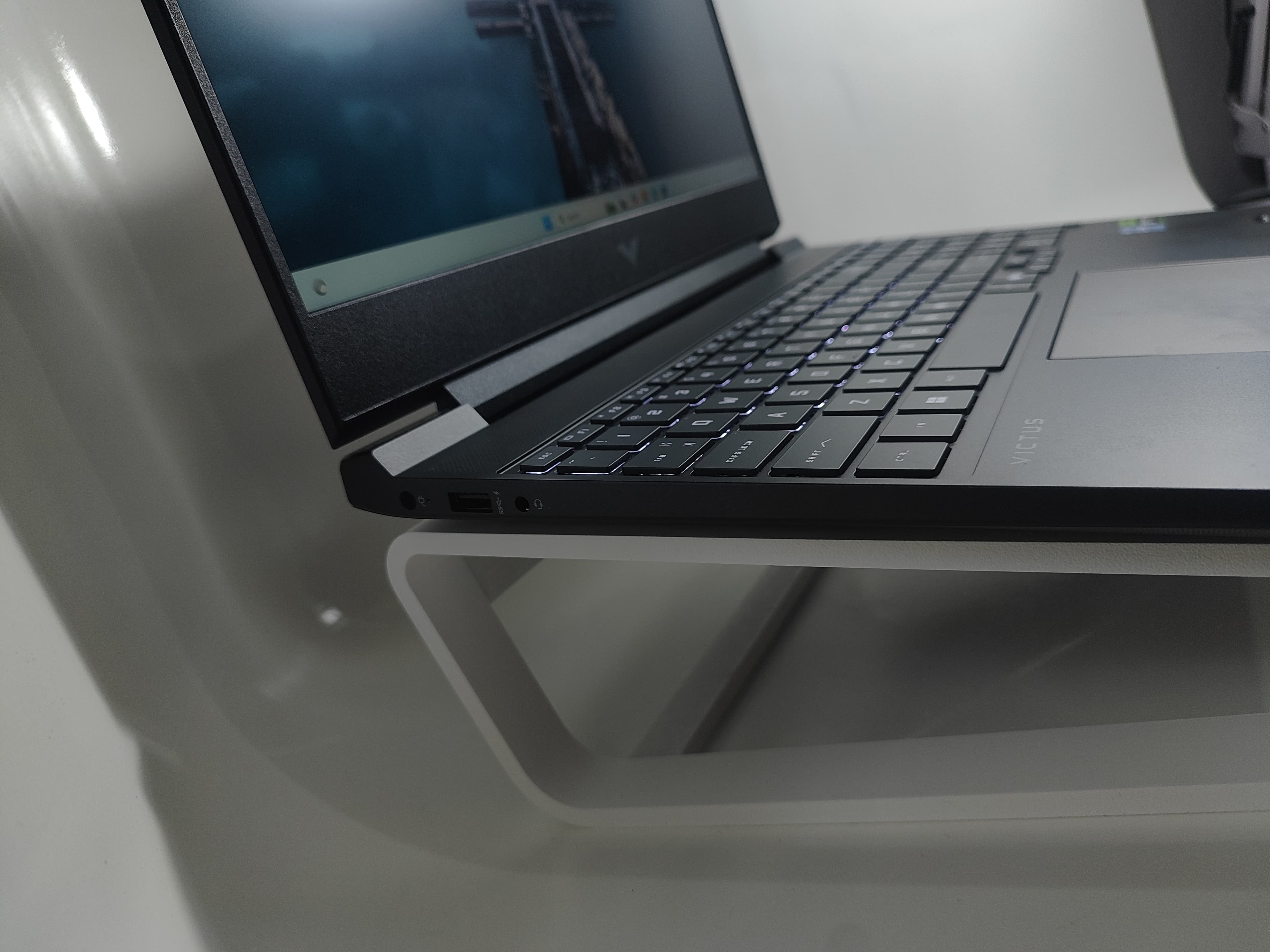 Laptop HP | 13th Gen Intel Core i7-13620H | NVIDIA GeForce RTX 5060 Laptop GPU (8.0GB) + Intel(R) UHD Graphics (2.0GB) | 16GB RAM | 512GB NVME - Miniatura 2