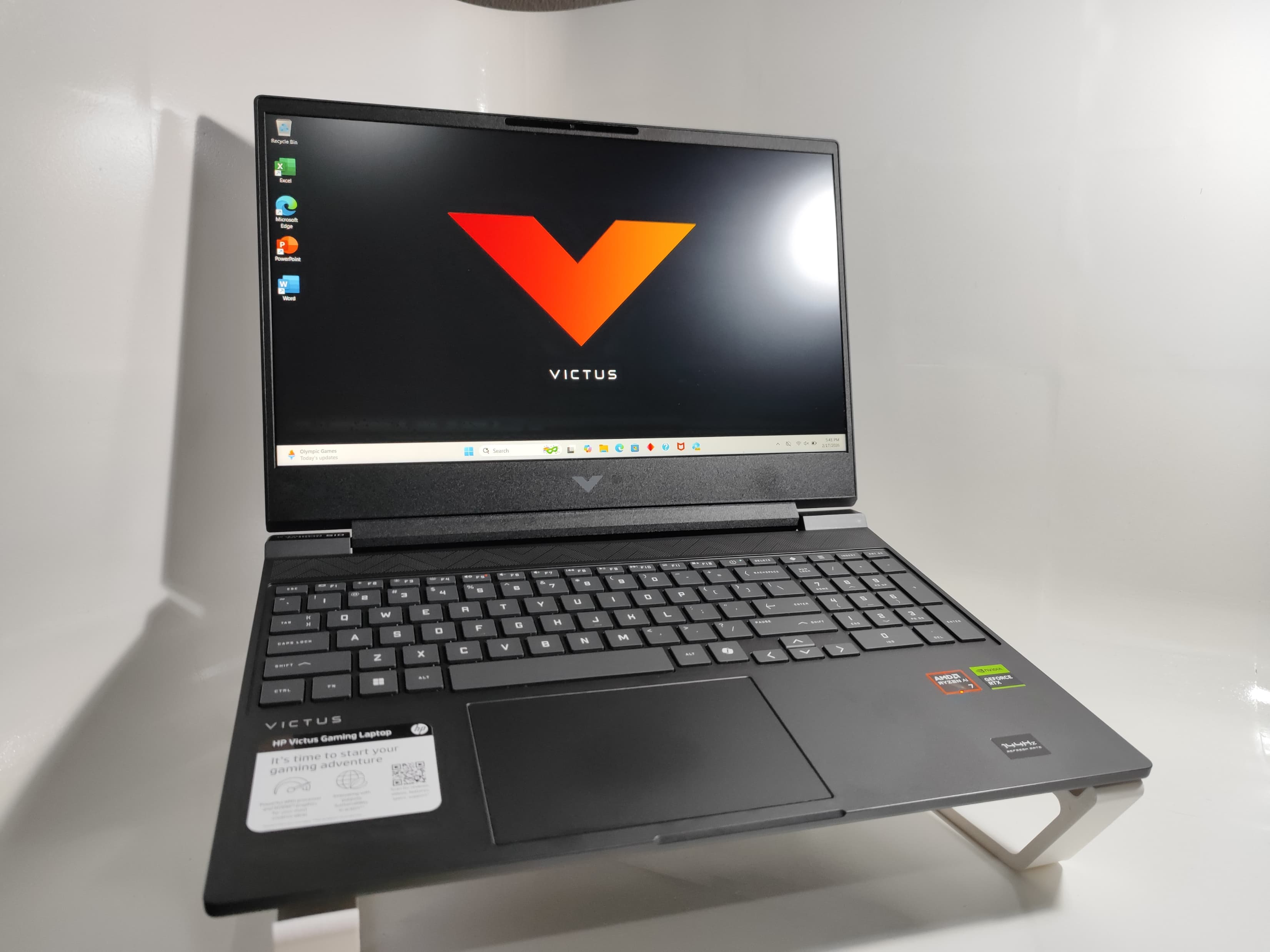 Laptop HP | AMD Ryzen AI 7 350 w/ Radeon 860M | NVIDIA GeForce RTX 5060 Laptop GPU (8.0GB) + AMD Radeon(TM) 860M Graphics (512MB) | 16GB RAM | 1TB NVME