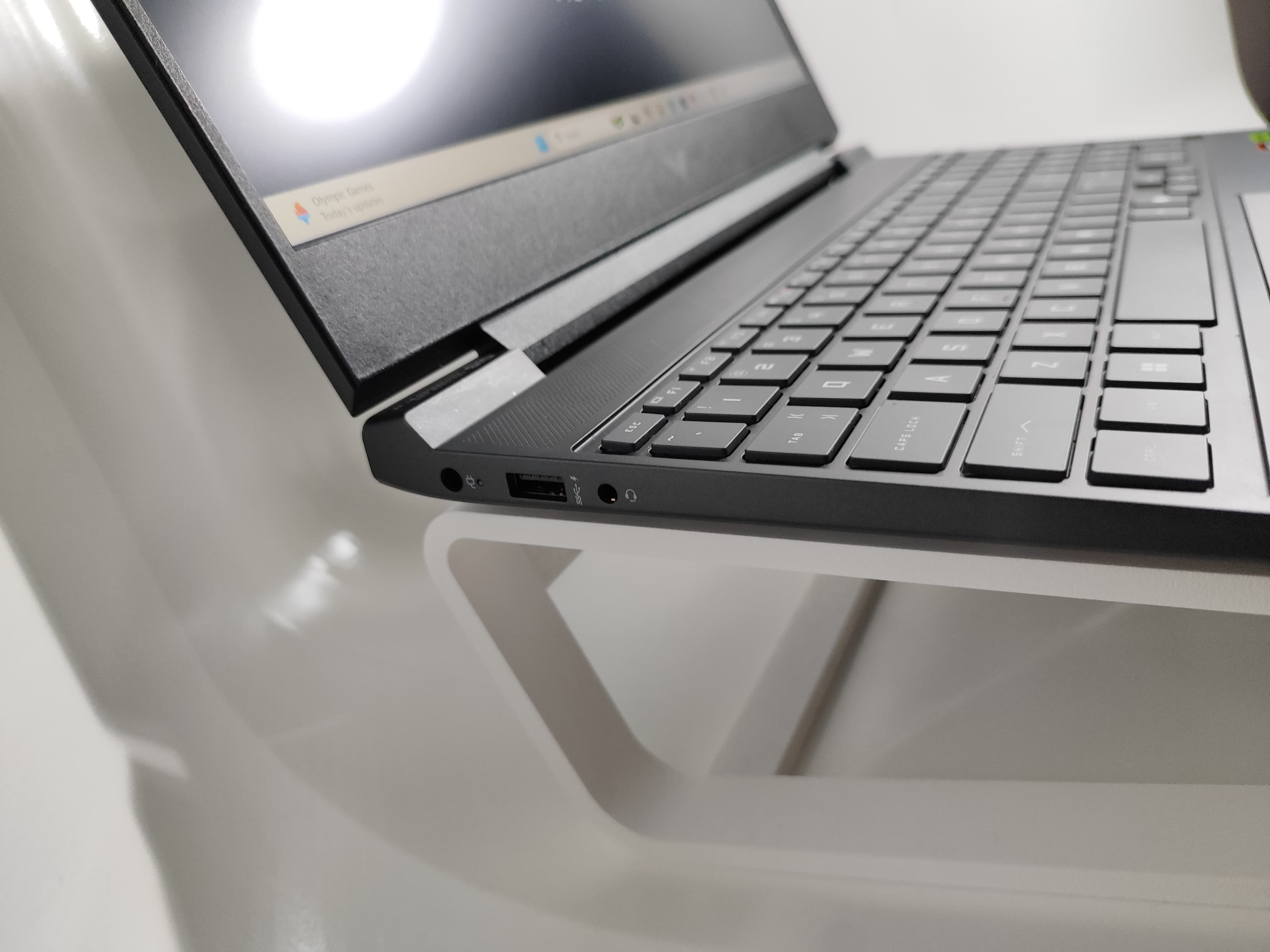 Laptop HP | AMD Ryzen AI 7 350 w/ Radeon 860M | NVIDIA GeForce RTX 5060 Laptop GPU (8.0GB) + AMD Radeon(TM) 860M Graphics (512MB) | 16GB RAM | 1TB NVME - Miniatura 2