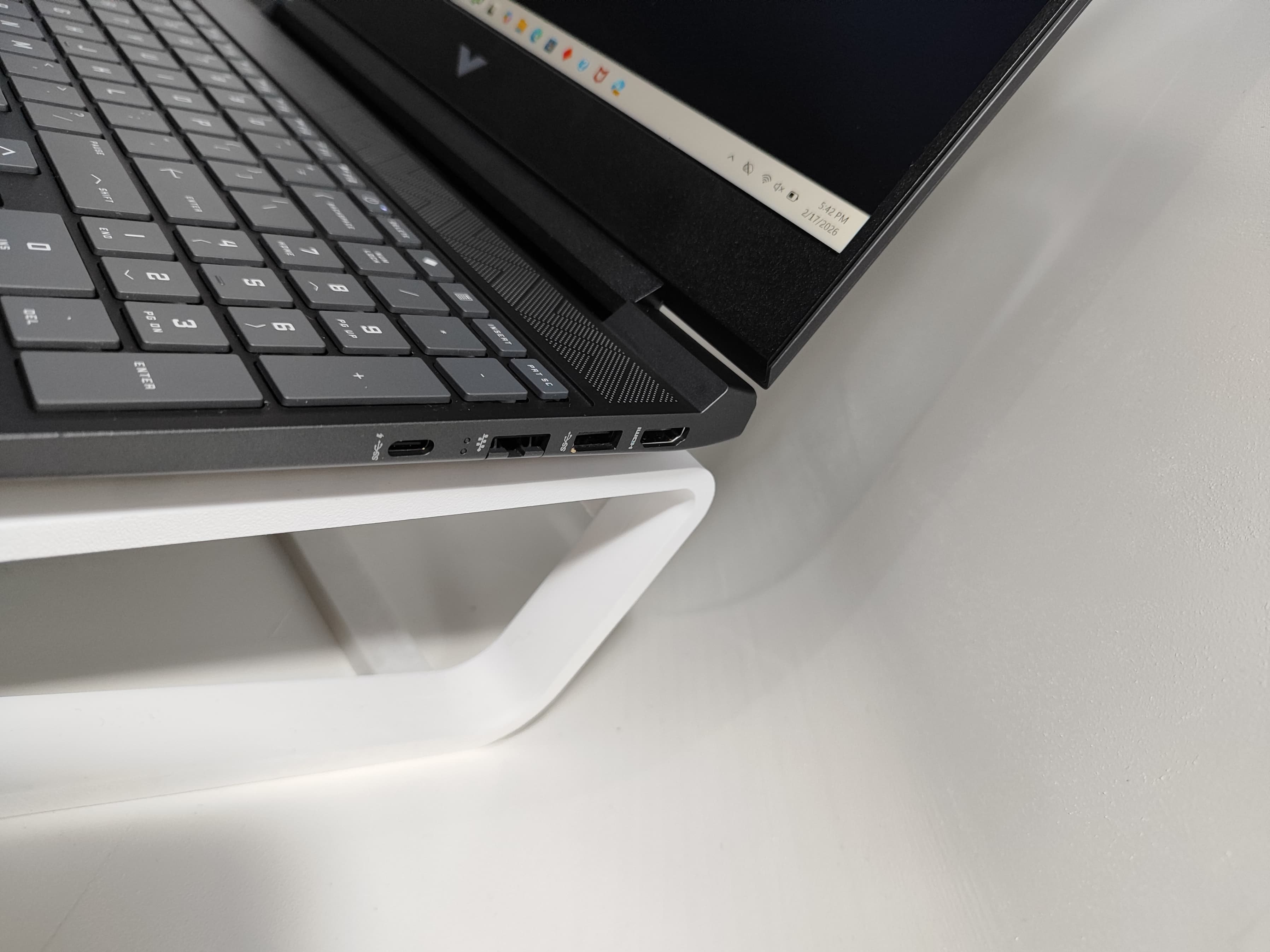 Laptop HP | AMD Ryzen AI 7 350 w/ Radeon 860M | NVIDIA GeForce RTX 5060 Laptop GPU (8.0GB) + AMD Radeon(TM) 860M Graphics (512MB) | 16GB RAM | 1TB NVME - Miniatura 3