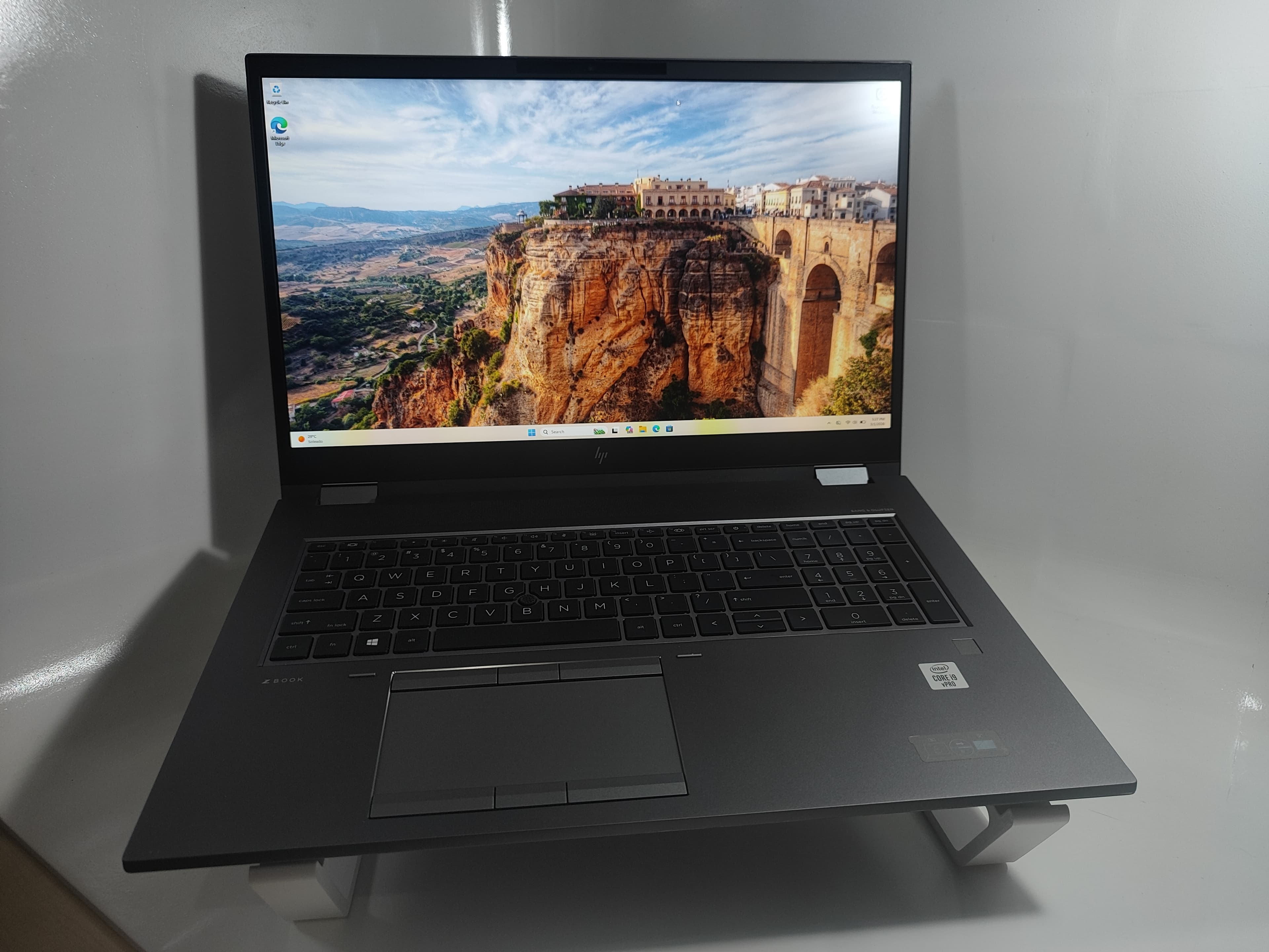 Laptop HP | Intel Core i9-10885H @ 2.40GHz | NVIDIA Quadro T1000 with Max-Q Design (4.0GB) + Intel(R) UHD Graphics (1.0GB) | 64GB RAM | 1TB NVME