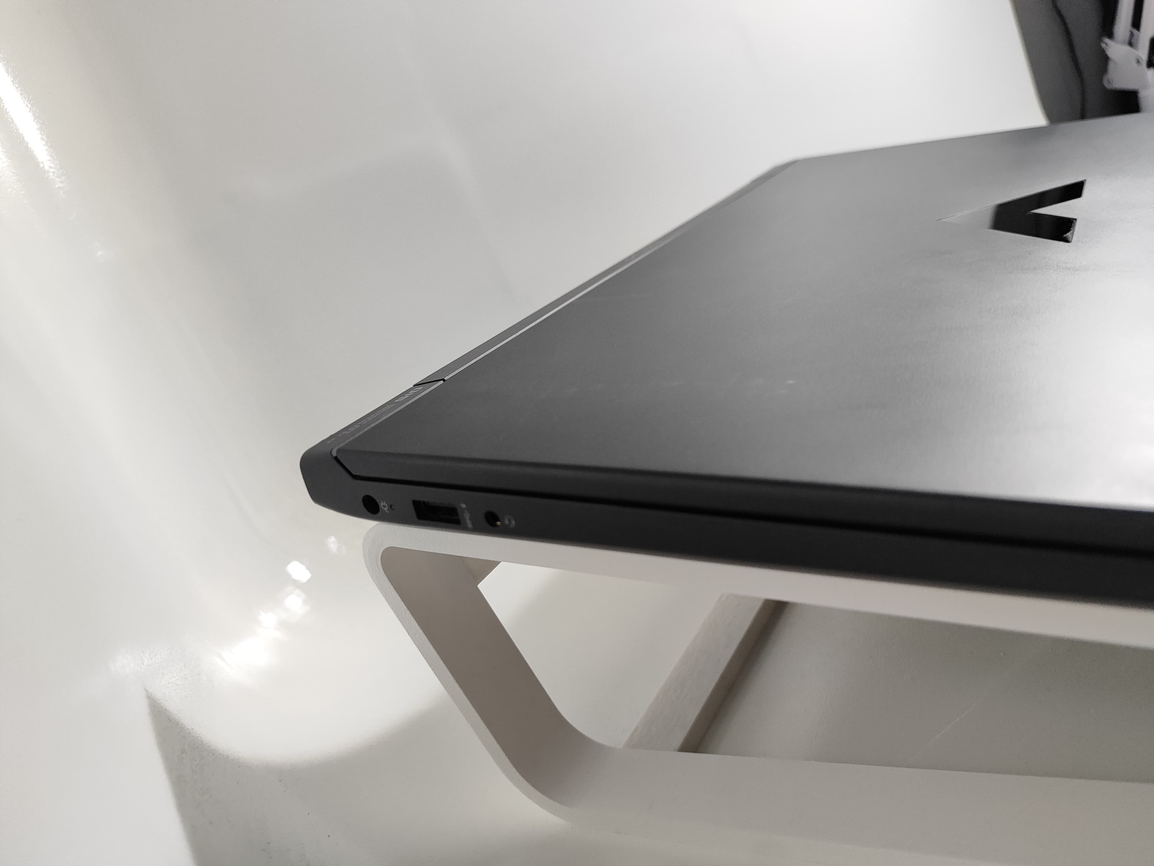 Laptop HP | AMD Ryzen 5 8645HS w/ Radeon 760M Graphics | NVIDIA GeForce RTX 4050 Laptop GPU (6.0GB) + AMD Radeon(TM) Graphics (512MB) | 8GB RAM | 512GB NVME - Miniatura 4