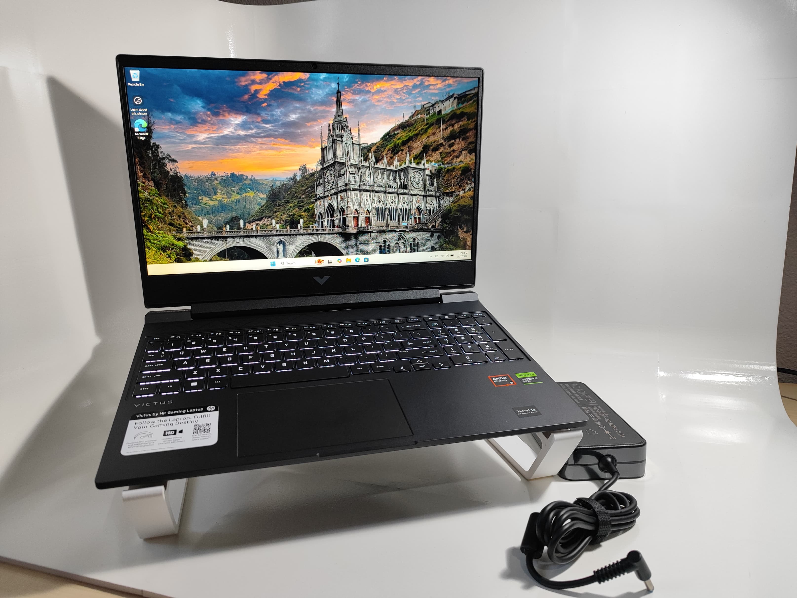 Laptop HP | AMD Ryzen 5 8645HS w/ Radeon 760M Graphics | NVIDIA GeForce RTX 4050 Laptop GPU (6.0GB) + AMD Radeon(TM) Graphics (512MB) | 8GB RAM | 512GB NVME