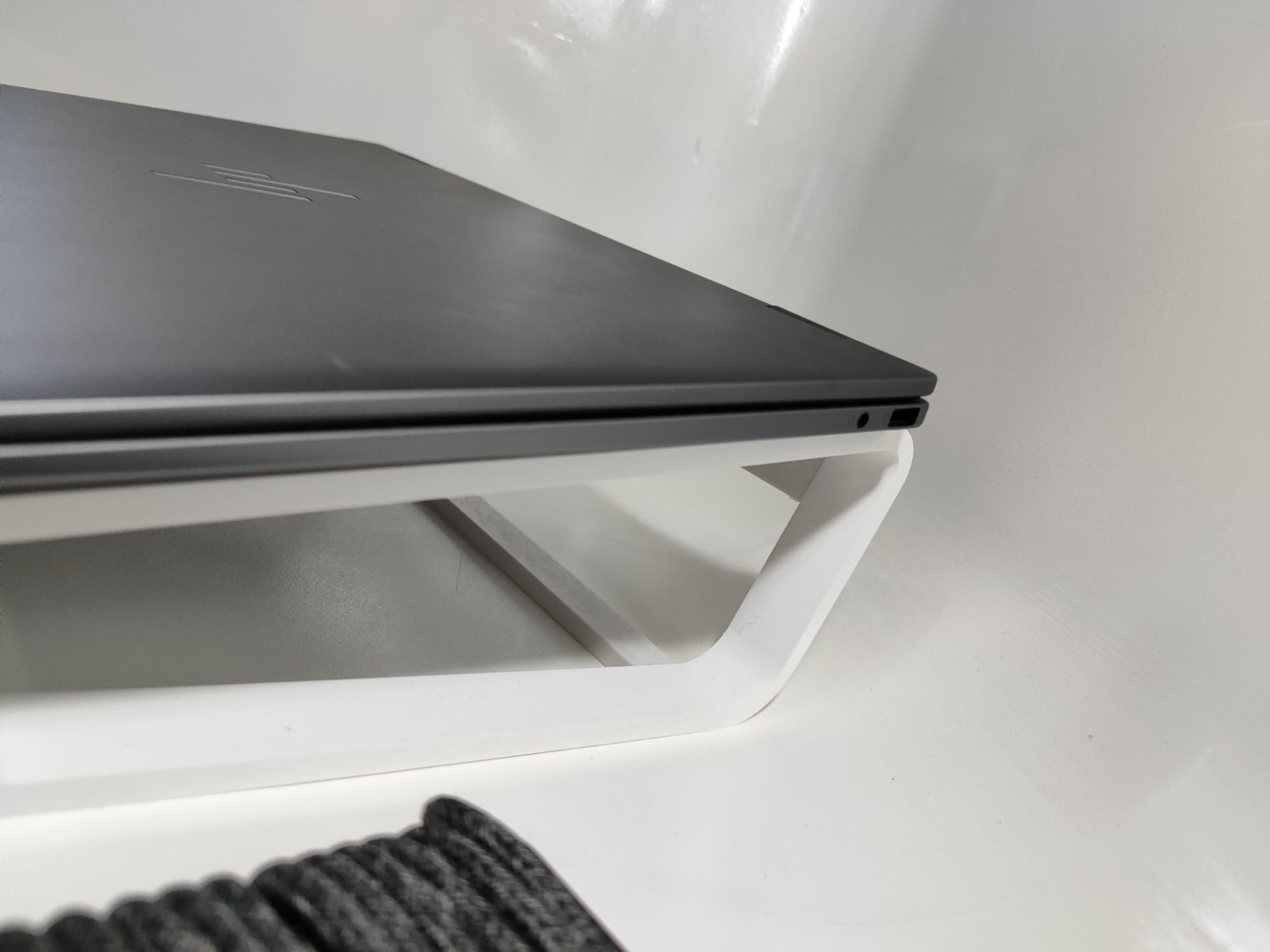 Laptop HP | AMD Ryzen 5 8640HS w/ Radeon 760M Graphics | AMD Radeon TM Graphics (512MB) | 8GB RAM | 512GB NVME - Miniatura 4