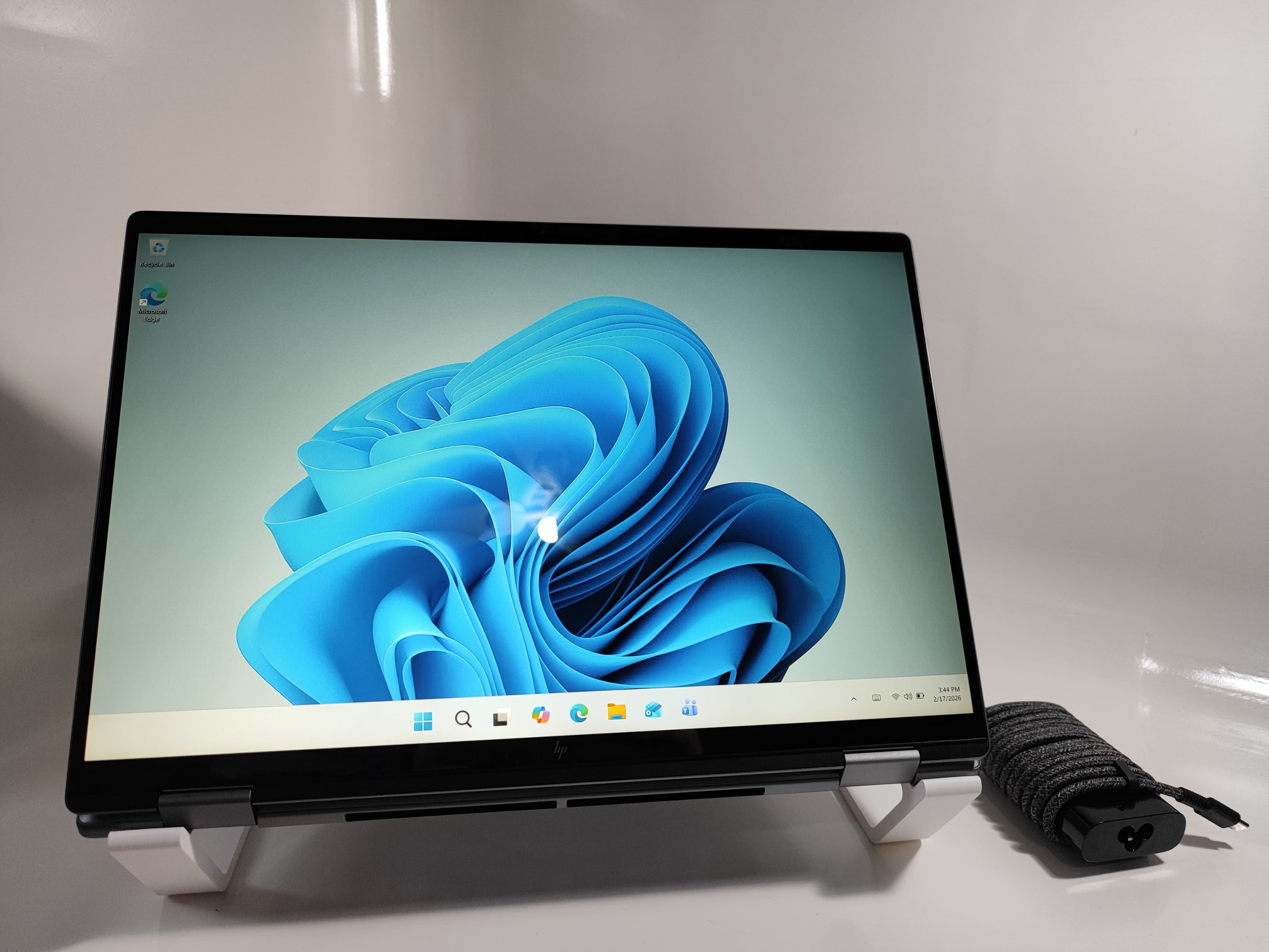 Laptop HP | AMD Ryzen 5 8640HS w/ Radeon 760M Graphics | AMD Radeon TM Graphics (512MB) | 8GB RAM | 512GB NVME - Miniatura 5