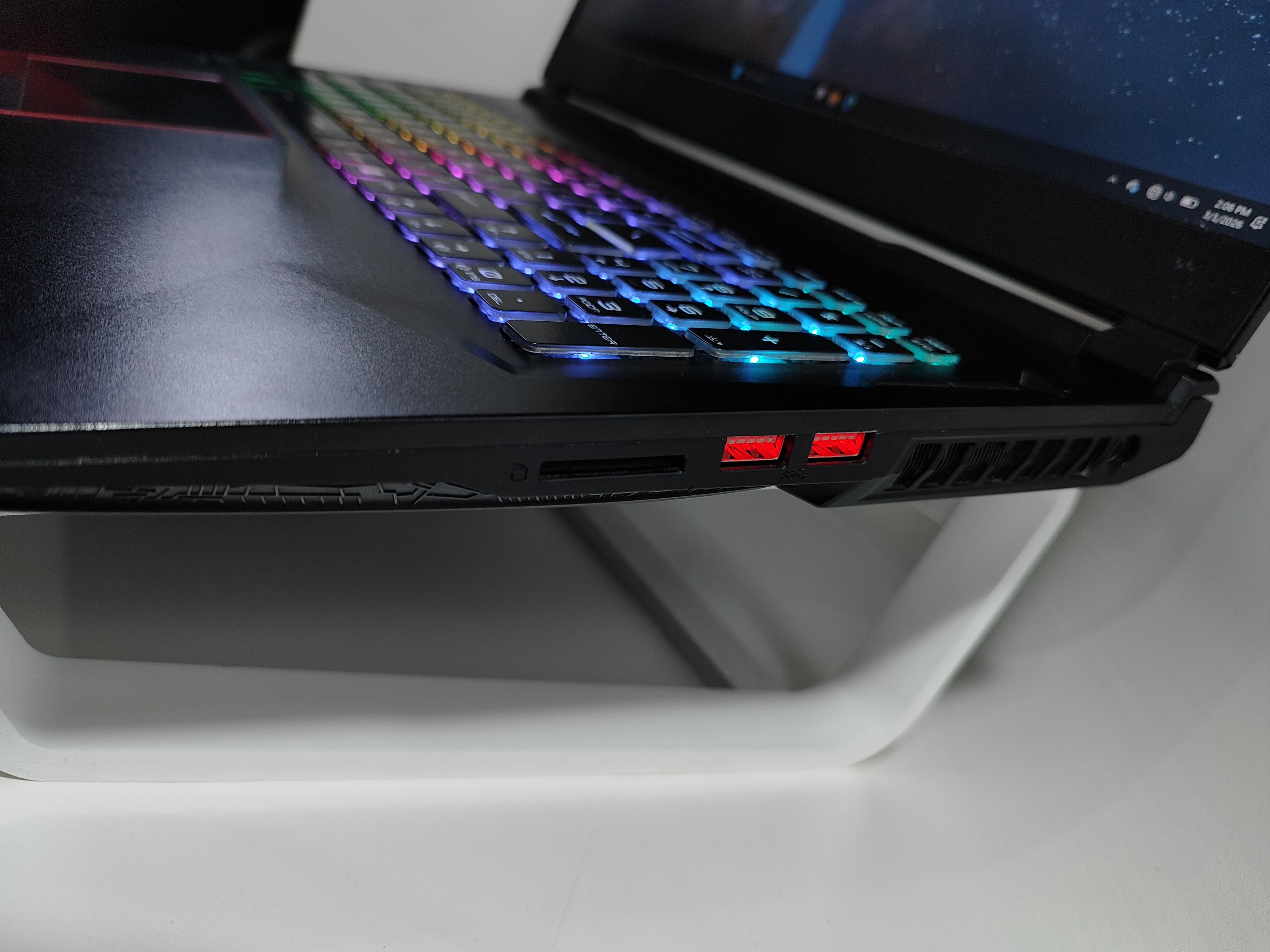 Laptop MSI | Intel Core i7-10750H @ 2.60GHz | NVIDIA GeForce RTX 2070 (8.0GB) + Intel(R) UHD Graphics (1.0GB) | 64GB RAM | 512GB NVME - Miniatura 3