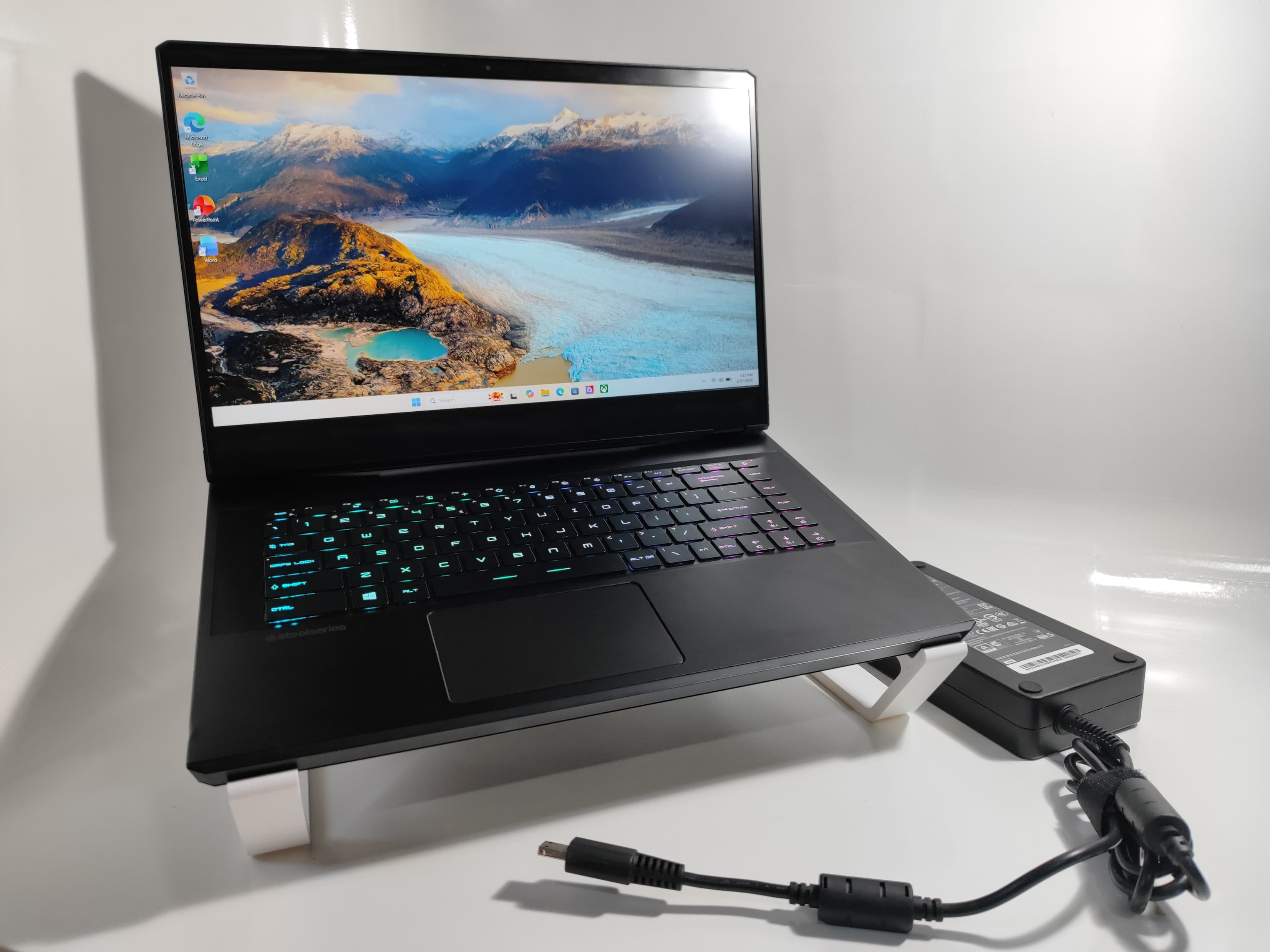 Laptop MSI | 11th Gen Intel Core i7-11800H @ 2.30GHz | NVIDIA GeForce RTX 3080 Laptop GPU (8.0GB) + Intel(R) UHD Graphics (1.0GB) | 16GB RAM | 512GB NVME