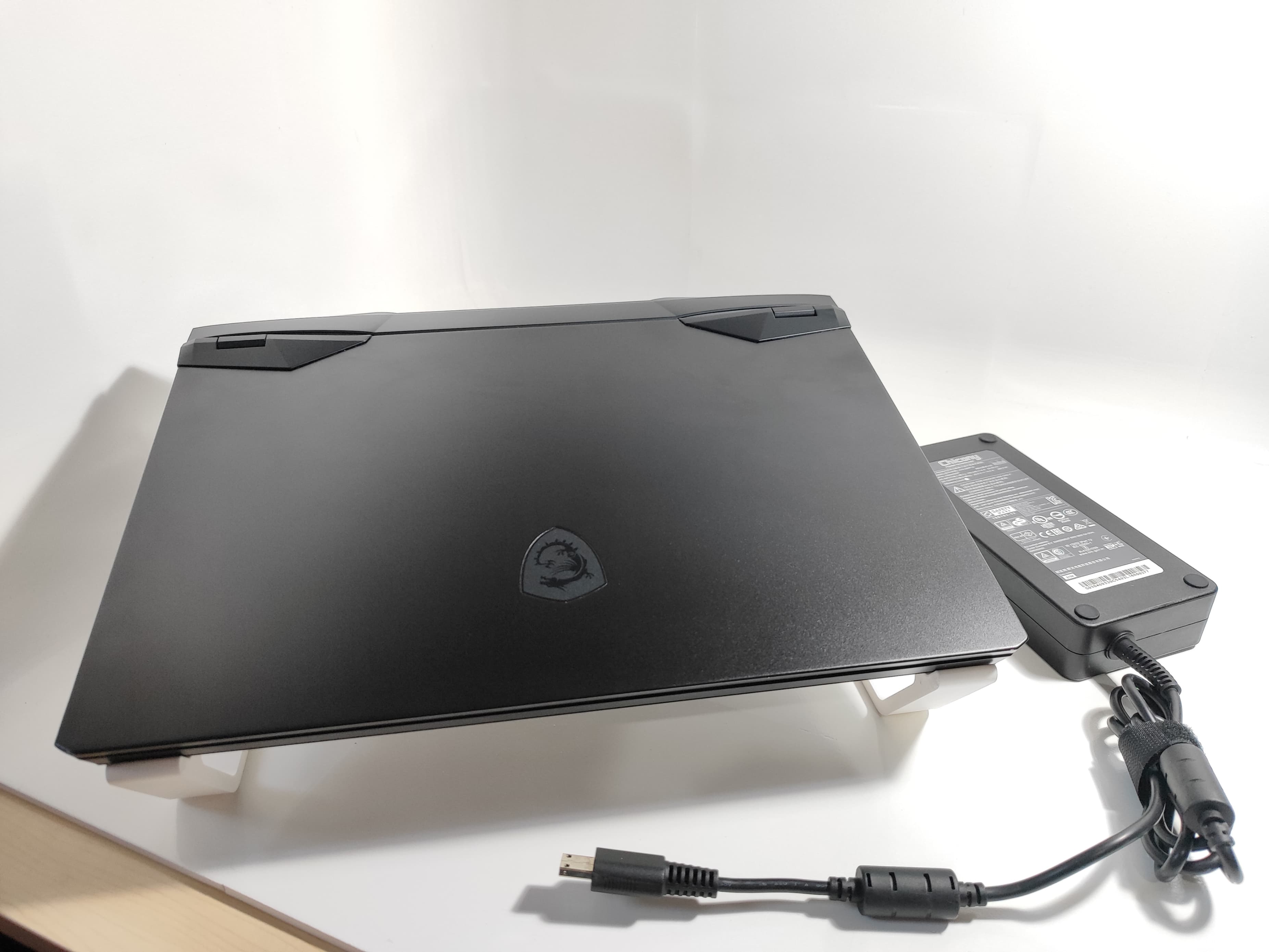 Laptop MSI | 11th Gen Intel Core i7-11800H @ 2.30GHz | NVIDIA GeForce RTX 3080 Laptop GPU (8.0GB) + Intel(R) UHD Graphics (1.0GB) | 16GB RAM | 512GB NVME - Miniatura 4