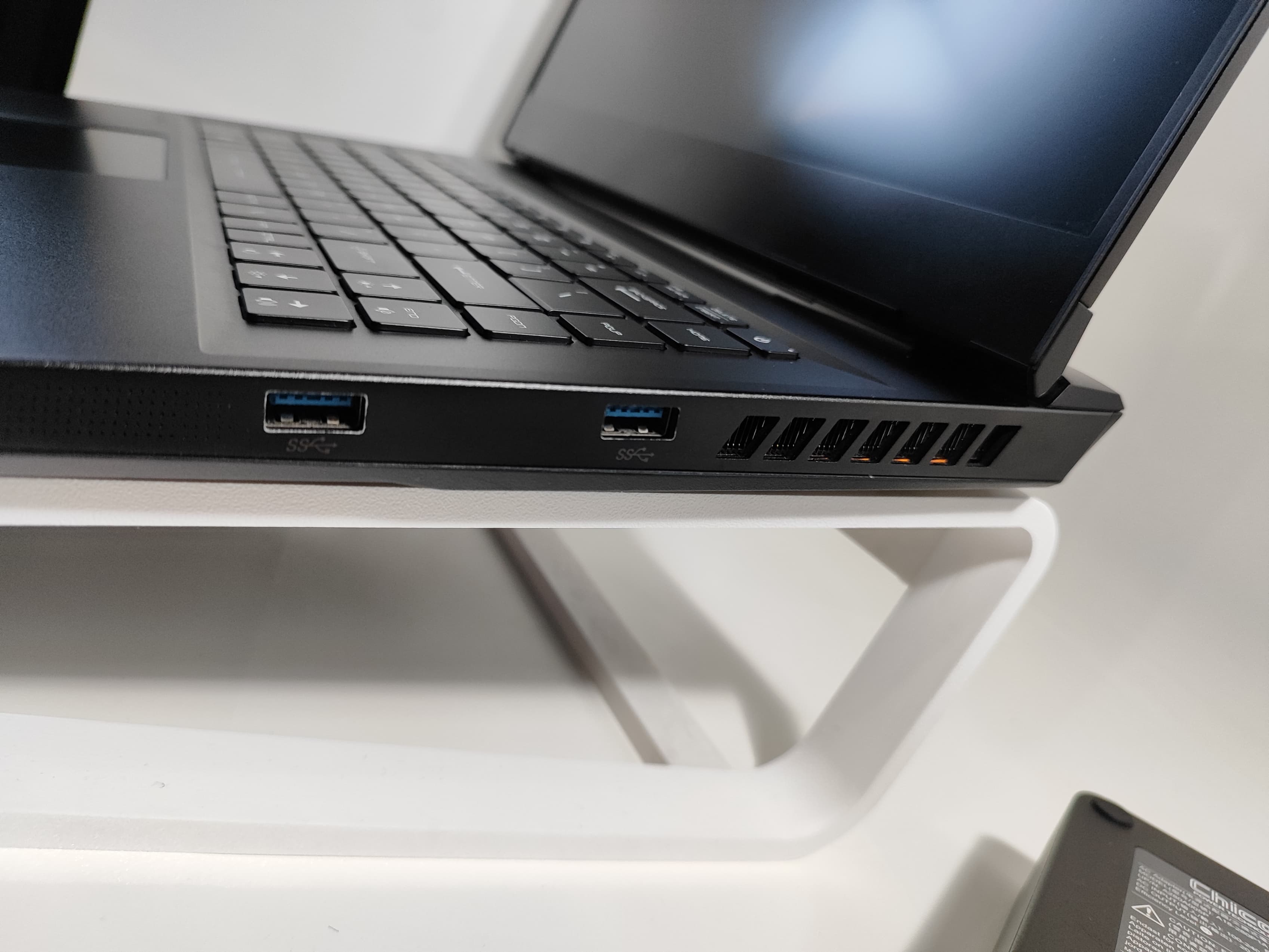 Laptop MSI | 11th Gen Intel Core i7-11800H @ 2.30GHz | NVIDIA GeForce RTX 3080 Laptop GPU (8.0GB) + Intel(R) UHD Graphics (1.0GB) | 16GB RAM | 1TB NVME - Miniatura 3