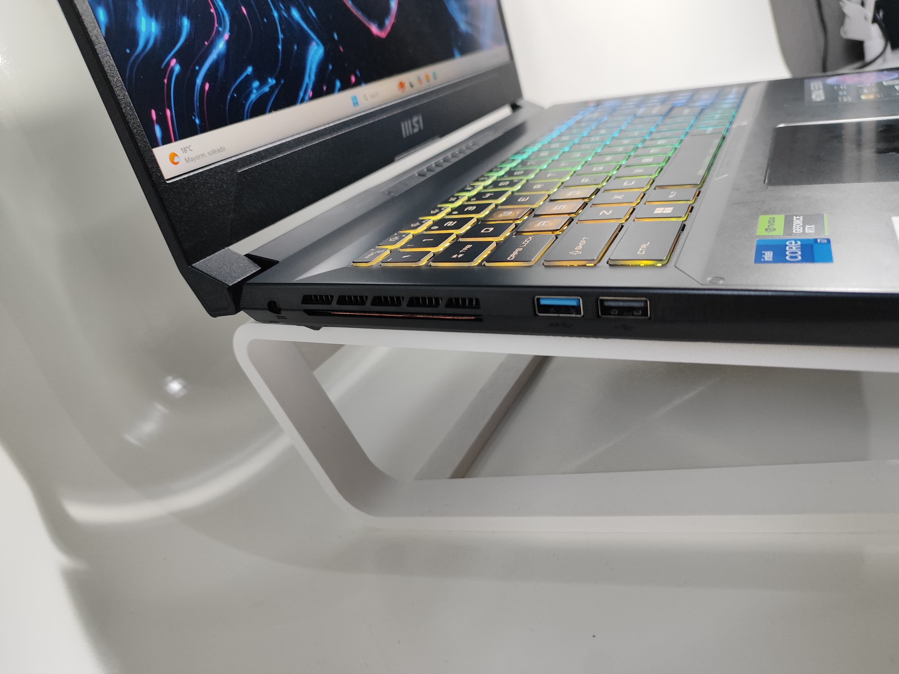 Laptop MSI | 13th Gen Intel Core i7-13620H | NVIDIA GeForce RTX 4060 Laptop GPU (8.0GB) + Intel(R) UHD Graphics (1.0GB) | 16GB RAM | 1TB NVME - Miniatura 2