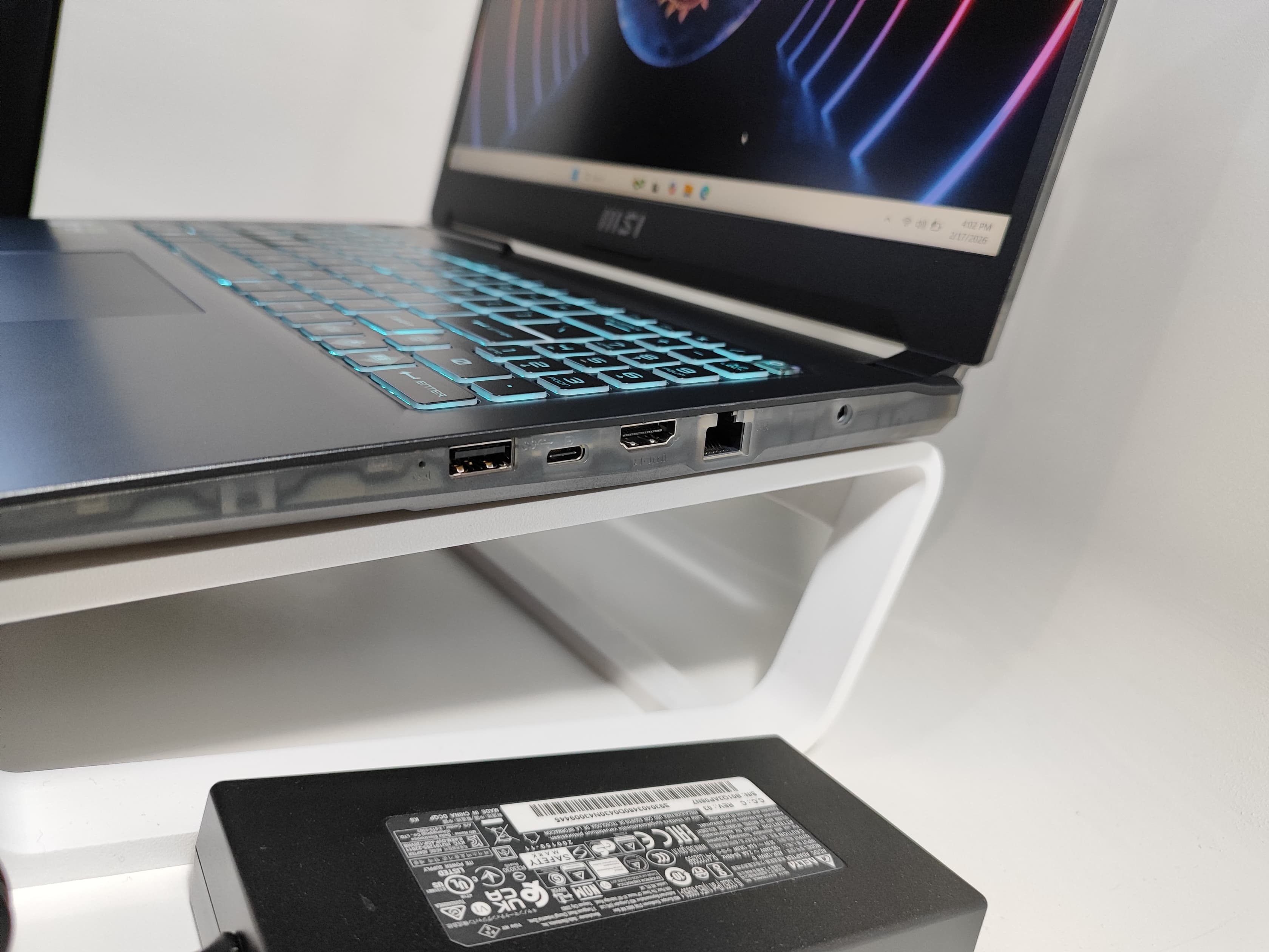 Laptop MSI | 12th Gen Intel Core i7-12650H | NVIDIA GeForce RTX 4060 Laptop GPU (8.0GB) + Intel(R) UHD Graphics (2.0GB) | 16GB RAM | 1TB NVME - Miniatura 3