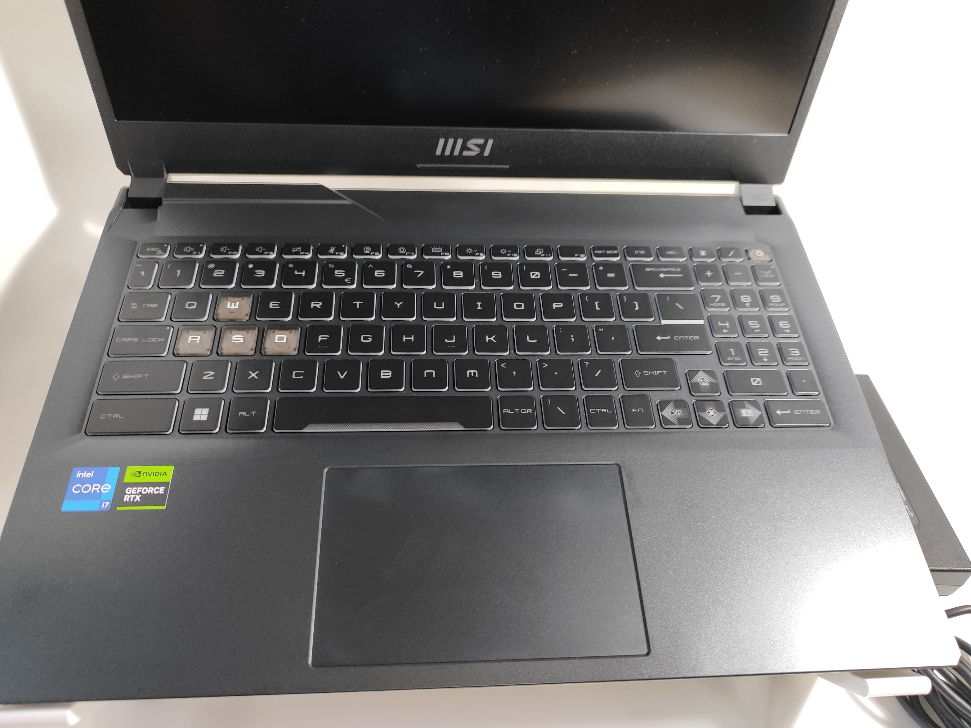 Laptop MSI | 12th Gen Intel Core i7-12650H | NVIDIA GeForce RTX 4060 Laptop GPU (8.0GB) + Intel(R) UHD Graphics (2.0GB) | 16GB RAM | 1TB NVME - Miniatura 4