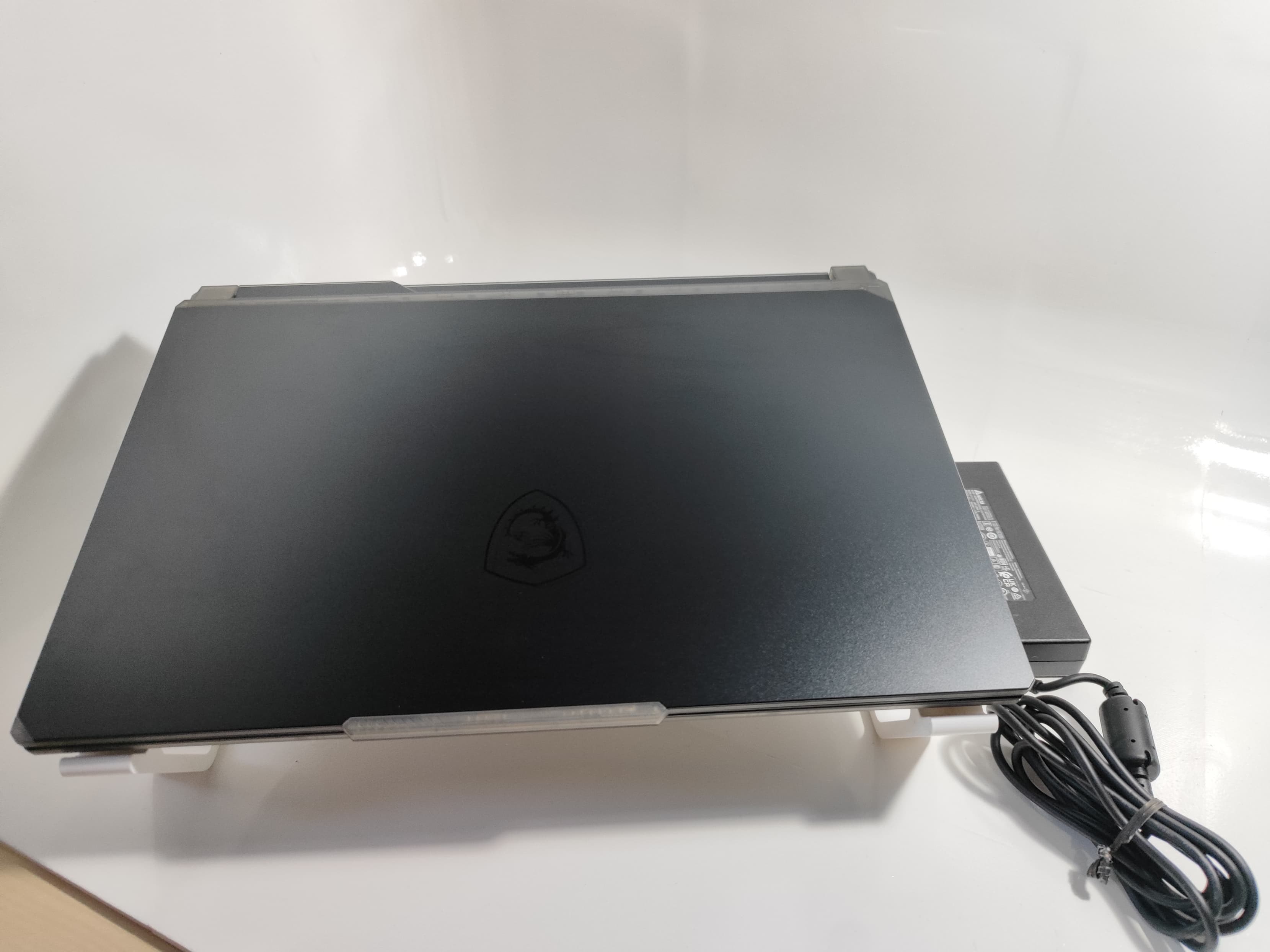 Laptop MSI | 12th Gen Intel Core i7-12650H | NVIDIA GeForce RTX 4060 Laptop GPU (8.0GB) + Intel(R) UHD Graphics (2.0GB) | 16GB RAM | 1TB NVME - Miniatura 5