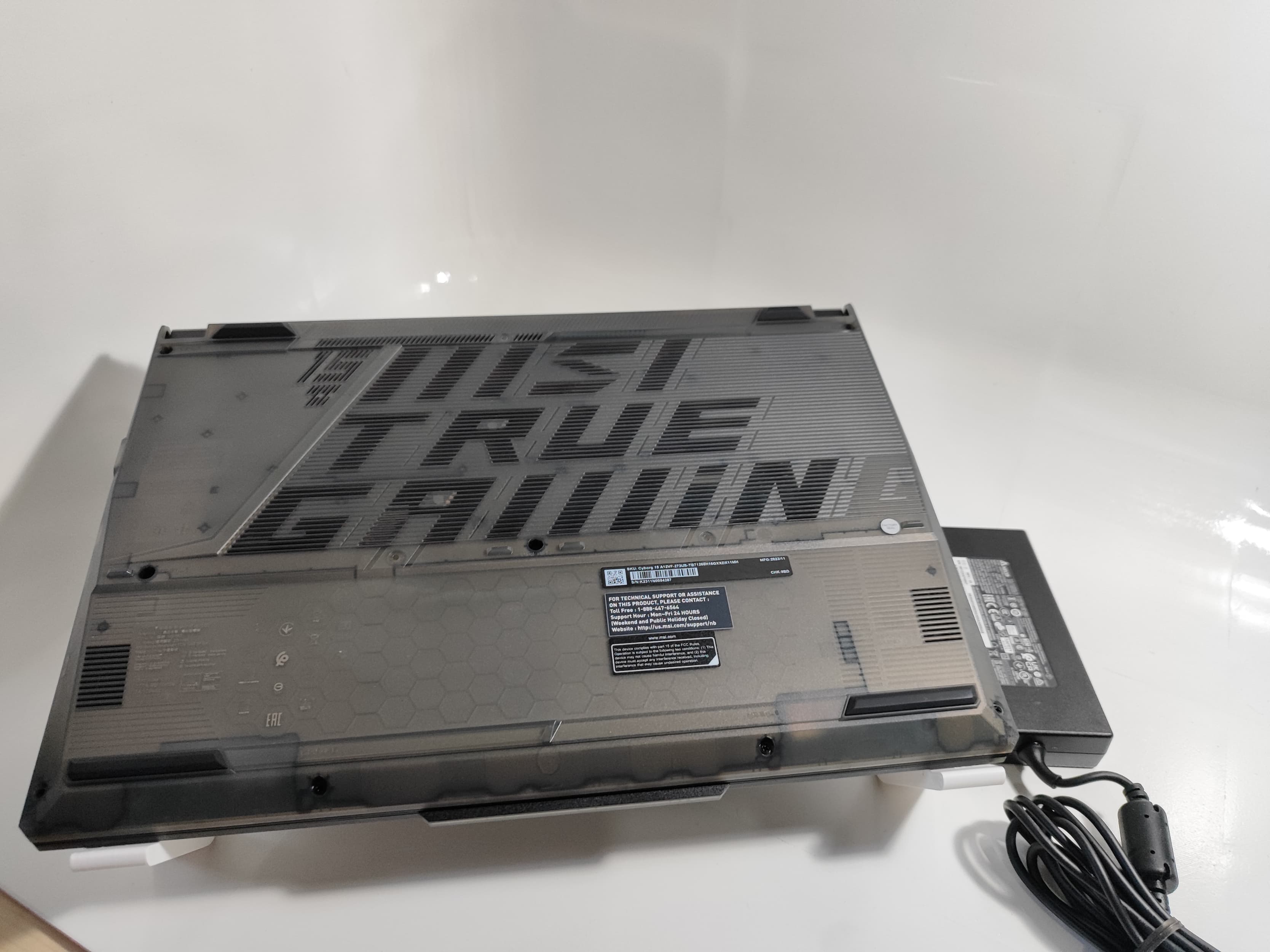 Laptop MSI | 12th Gen Intel Core i7-12650H | NVIDIA GeForce RTX 4060 Laptop GPU (8.0GB) + Intel(R) UHD Graphics (2.0GB) | 16GB RAM | 1TB NVME - Miniatura 6