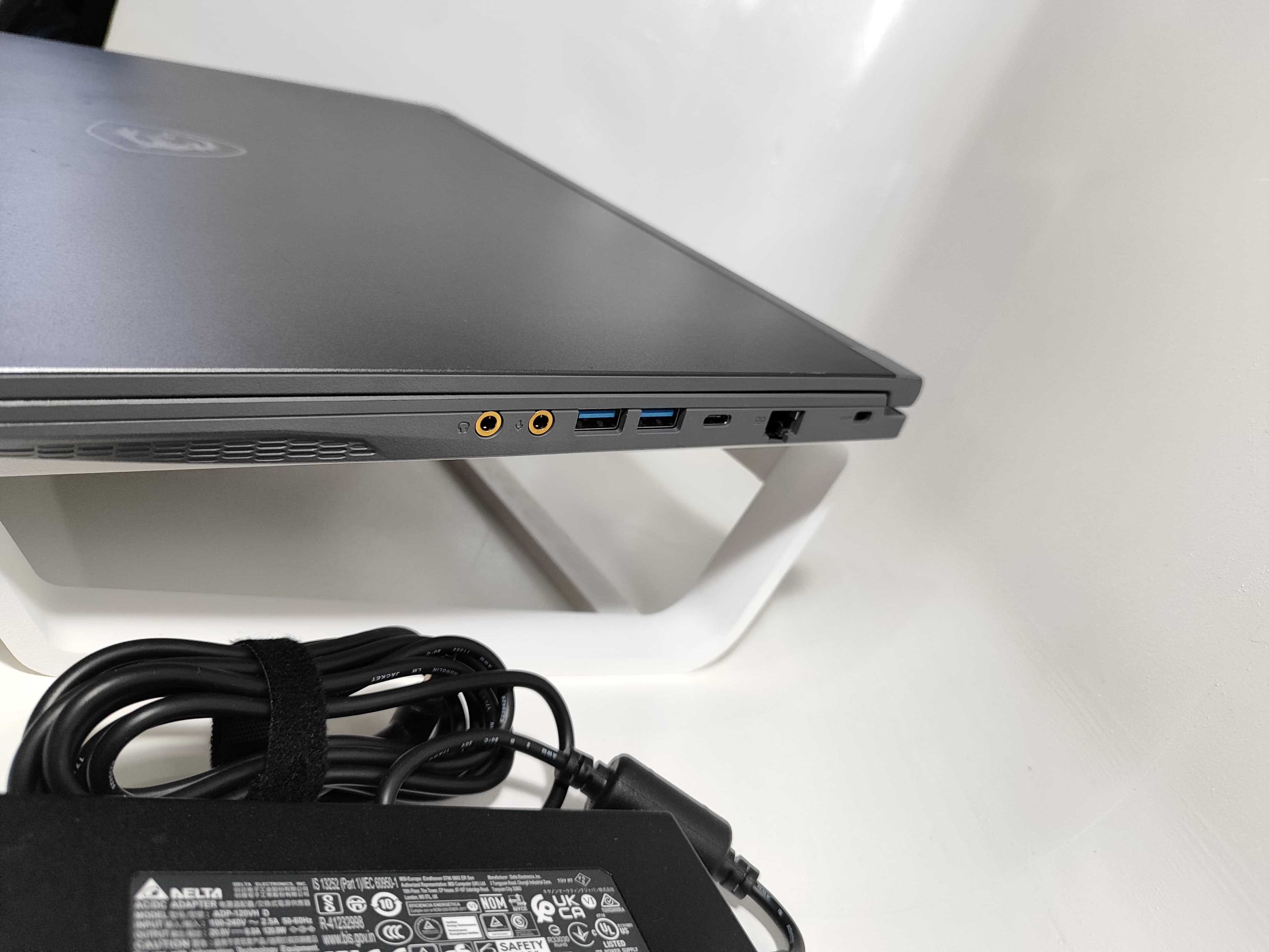 Laptop MSI | 13th Gen Intel Core i5-13420H | NVIDIA GeForce RTX 4050 Laptop GPU (6.0GB) + Intel(R) UHD Graphics (2.0GB) | 16GB RAM | 512GB NVME - Miniatura 4