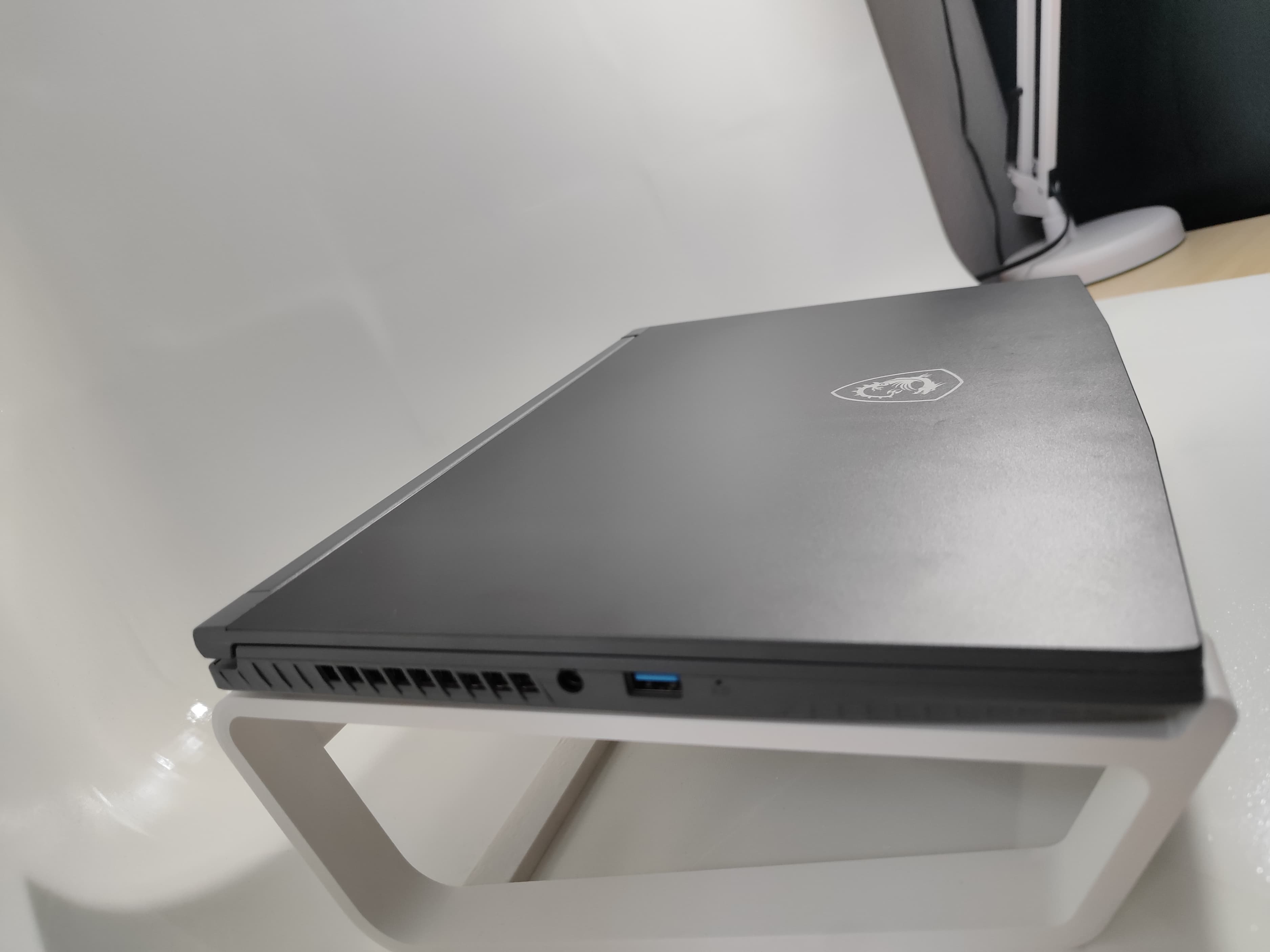 Laptop MSI | 13th Gen Intel Core i5-13420H | NVIDIA GeForce RTX 4050 Laptop GPU (6.0GB) + Intel(R) UHD Graphics (2.0GB) | 16GB RAM | 512GB NVME - Miniatura 3