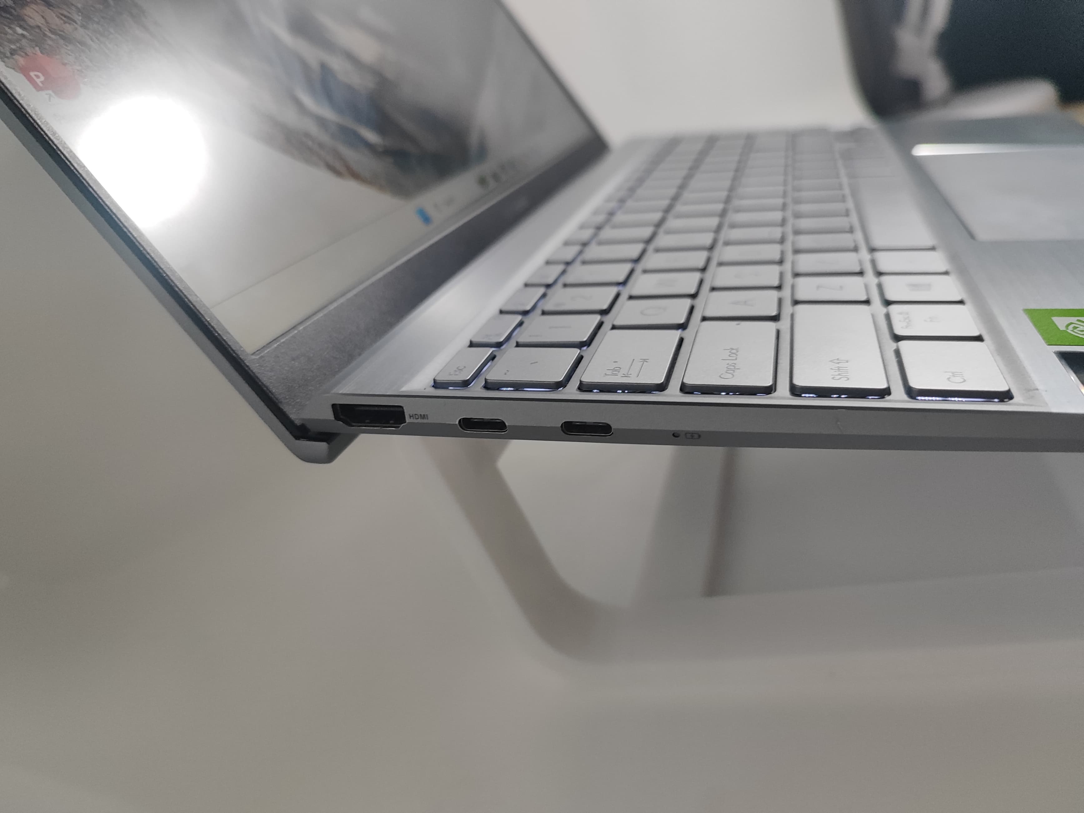 Laptop Asus | AMD Ryzen 5 5500U with Radeon Graphics | NVIDIA GeForce MX450 (2.0GB) + AMD Radeon(TM) Graphics (512MB) | 8GB RAM | 256GB NVME - Miniatura 2