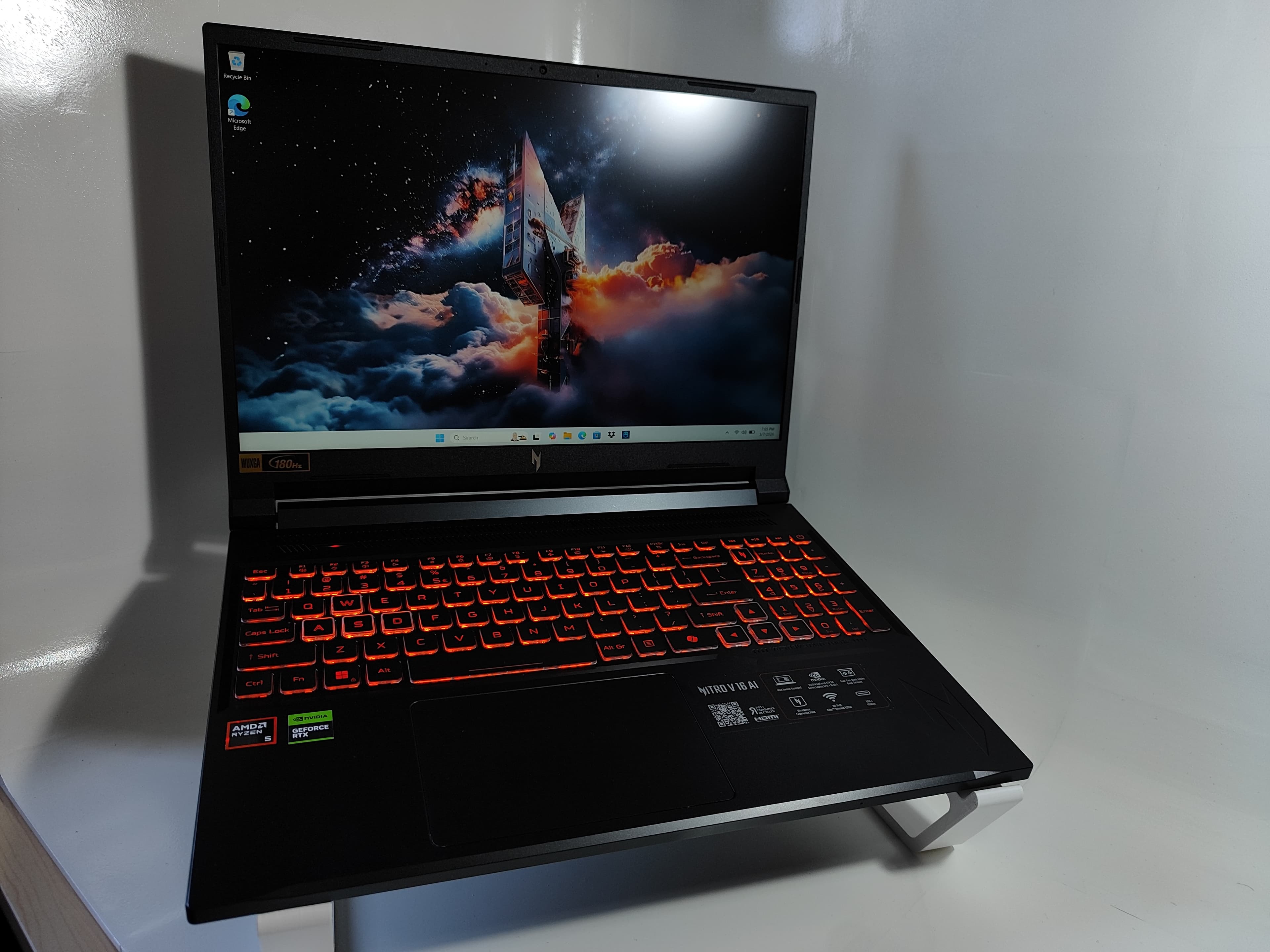 Laptop Acer | AMD Ryzen 5 240 w/ Radeon 760M Graphics | NVIDIA GeForce RTX 5050 Laptop GPU (8.0GB) + AMD Radeon 760M Graphics (512MB) | 16GB RAM | 512GB NVME